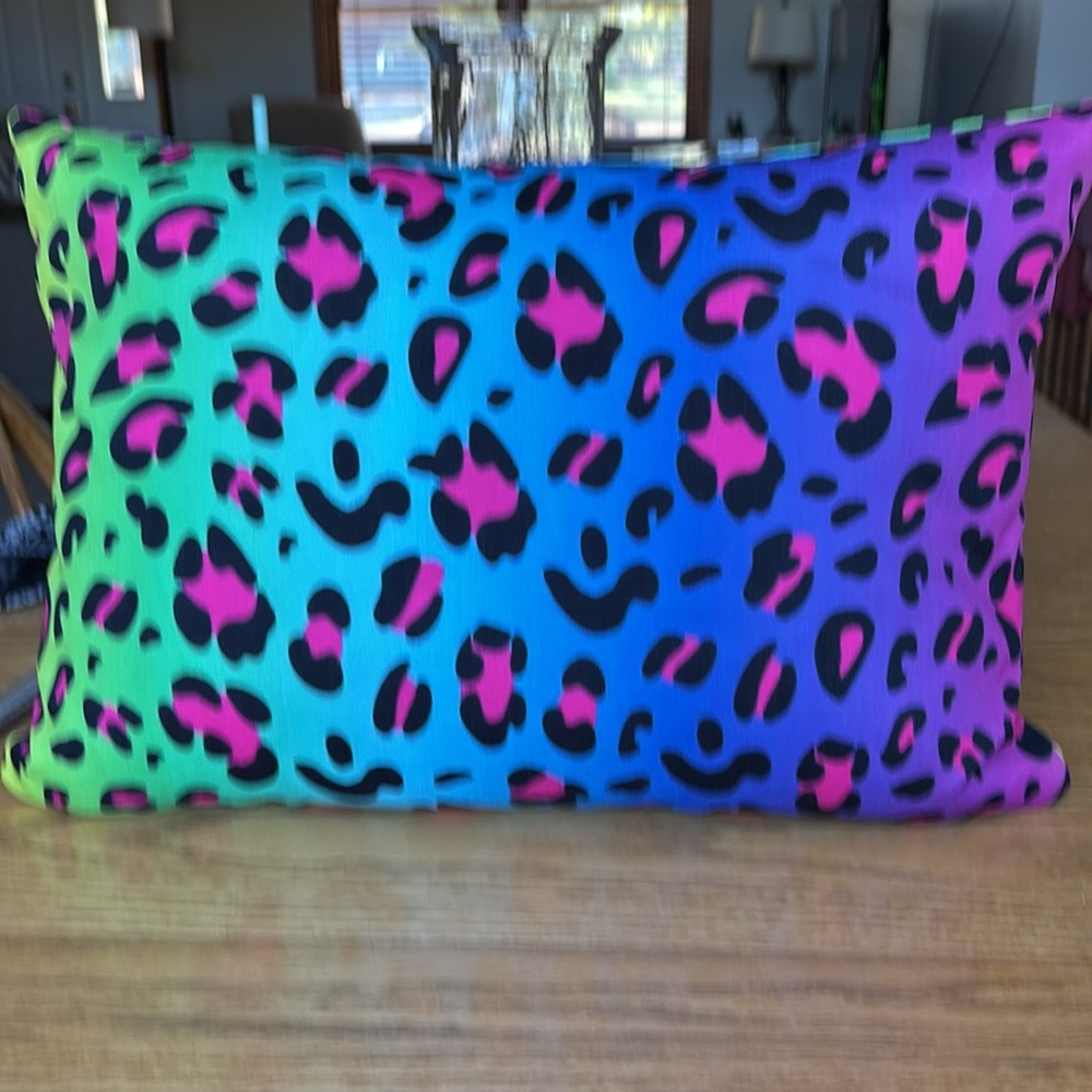 Super adorable pillow for Cat lovers!!!! - Picture 2 of 4